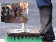 میئر گلیوں میں جھاڑو دینے لگا  سیاست دانوں کے لیے احساسِ ذمہ داری کی قیمتی مثال