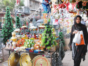 مہنگائی کے سبب کرسمس پر گھروں کی سجاوٹ مشکل ہو گئی 