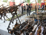 نائن زیرو کے قریب سے پکڑا گیا اسلحہ پاک فوج کے سپرد کر دیا گیا