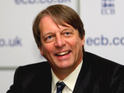 مالی امداد معاملات طے کرنے میں کلارک کا اہم کردار