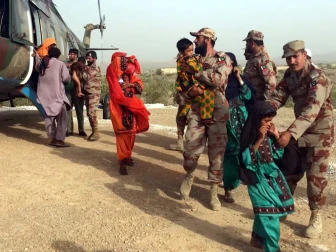 بلوچستان؛ فتنہ الہندوستان کی دہشتگردی سے متاثرہ خاندانوں کی پاک فوج کی فوری امداد