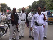 ہیلمٹ کی پابندی اور پولیس کا نازیبا سلوک