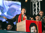 کارکن نے عمران سے 100 روپے واپس مانگ لیے آئندہ باعزت واپسی کا راستہ رکھنے کے ’’مشورے‘‘