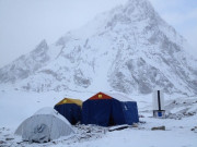 پہاڑوں پربرفباری جاری مری میں تھم گئی سیاحوں کا رش   