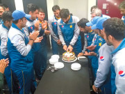 بطور کپتان مصباح کے 50 ٹیسٹ ڈریسنگ روم میں کیک کاٹا گیا