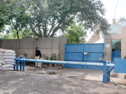 تھانوں اور پولیس افسران کے دفاتر کے باہر بیریئرز نصب 