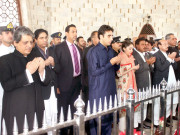 قائداعظم کا یوم پیدائش جوش و جذبے سے منایا گیا مزار قائد پر گارڈز کی تبدیلی