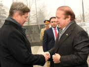 وزیر اعظم کی سرائیوو اولڈ سٹی میں واک نوادرات میں دلچسپی