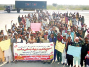 زمینوں پر قبضے کیخلاف کوہستان بچاؤ کمیٹی کا سپر ہائی وے پر دھرنا