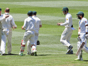 پچ پر کیا کانٹے نکل آئے