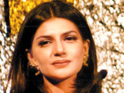 ماڈل و اداکارہ عفت عمر کے بھی شوہر سے اختلافات 