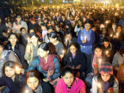 نئی دہلی اجتماعی زیادتی کا شکار لڑکی چل بسی عوام سڑکوں پر نکل آئے 