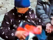 20 سال سے اپنی انتڑیاں شاپر میں لیکر پھرنے والی خاتون