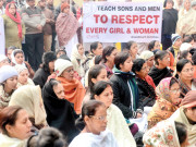 نئی دہلی ریپ کیس خواتین میں خوف و ہراس اسلحہ لائسنسوں کیلیے درخواستیں    