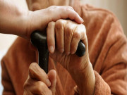 والدین کے ساتھ شفقت اور نرمی