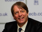 جائلز کلارک کو نجات دہندہ نہ سمجھیں