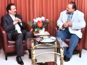 رحمان ملک کا دورہ لندن الطاف حسین کا لانگ مارچ سے الگ ہونے سے انکار