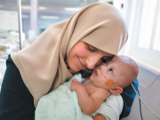 غزہ کی ’ یمانا داؤد‘ کی اپنی نومولود بیٹی سے 7ماہ بعد پہلی بار ملاقات