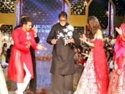 امیتابھ عالیہ کی کینسر کے مریض بچوں کیلیے ریمپ پر واک