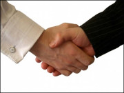 کچھ دو کچھ لو کی پالیسی پر گامزن سیاستدان