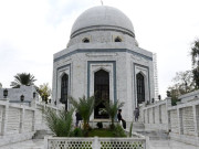 مشہور صوفی شاعر رحمان بابا کے مزار سے یاقوت اور مرجان سے مزین کتبہ چوری