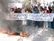 بلڈنگ کنٹرول کے ملازمین کا مستقلی کیلیے احتجاجی مظاہرہ 