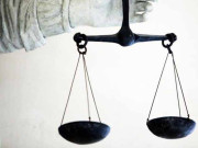 عمران خان حوالہ کیس اور کاغذ کی فصیل