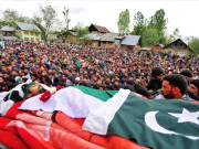 مقبوضہ کشمیر نوجوان کی شہادت پر ہڑتال نماز جنازہ میں ہزاروں شریک