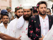  شاہدآفریدی کا اورنگی ٹائون میں افطارعوام کی بھرپور شرکت