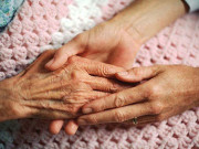 انسانیت کا بلند ترین اعزاز ’ماں‘