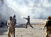 مقبوضہ کشمیر میں بھارتی جارحیت کے خلاف طلبہ کے مظاہرے جھڑپیں