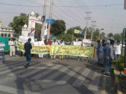 ’ان پڑھ اسمبلیوں میں اور پی ایچ ڈی سڑکوں پر‘