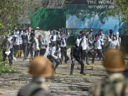 مقبوضہ کشمیر بھارتی فوجیوں کے سرچ آپریشن جھڑپیں طلبہ خواتین بچوں سمیت 150 زخمی