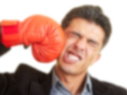 دلبرداشتہ ماں نے باکسر بیٹے کی پٹائی کردی