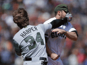 بیس بال گراﺅنڈ میدانِ جنگ بن گیا 2 پلیئرز پر پابندی