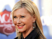 کینسر کی تشخیص گلوکارہ اولیویا نیوٹن جان نے امریکہ اور کینیڈا کا دورہ ملتوی کردیا