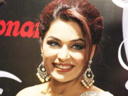 عید پر اسٹیج ڈرامہ کرنے کیلیے میرا نے 50 لاکھ معاوضہ مانگ لیا