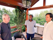 عمران خان نے ویوین رچرڈ اور این چیپل کے ساتھ روزہ افطار کیا