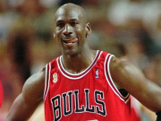 سابق امریکی باسکٹ بال اسٹار جورڈن کے جوتوں کی ریکارڈ رقم میں نیلامی