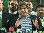 عمران خان جان بچانے کے لئے سابقہ بیوی سے ٹویٹ کرواتے ہیں حنیف عباسی