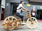 چینی نوجوان نے لکڑی کی سائیکل تیار کرلی