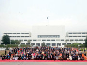 چند ہفتوں کی مہمان قومی اسمبلی کے ارکان کا فوٹوسیشن 