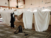 سیکڑوں مساجد میں ہزاروں مسلمان آج اعتکاف میں بیٹھیں گے