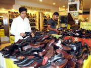 جوتے اور سینڈلز کی قیمتوں میں اضافہ خریداری میں نمایاں کمی