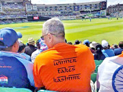 اوول اسٹیڈیم کے باہر کشمیریوں کا مظاہرہ بھارت سے آزادی کا مطالبہ