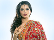  بے باک اداکاری کیلیے مشہور سنی لیون عامر خان کے ساتھ جلوہ گر ہونے کیلیے بیتاب   