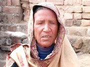 پشتو کی ملکہ ترنم زرسانگہ ایوارڈز بیچنے پر مجبور 