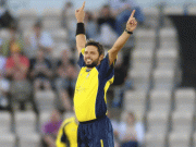 انگلش ٹی 20 کرکٹ میچ میں شاہد آفریدی کی 4 وکٹیں