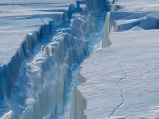 کراچی سے بڑا برفانی تودہ، 40 سال بعد سمندر میں پگھل کر ختم ہونے کے قریب پہنچ گیا