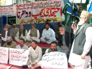 کراچی میں بوگس ووٹر لسٹوں کیخلاف جماعت اسلامی کا دھرنا 